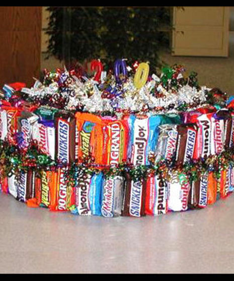 x-Giant Candy Cake